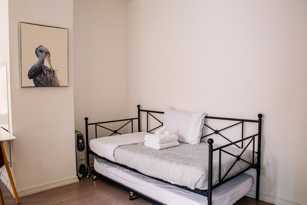 Modern Condo In The Heart Of Downtown Toronto Exteriör bild