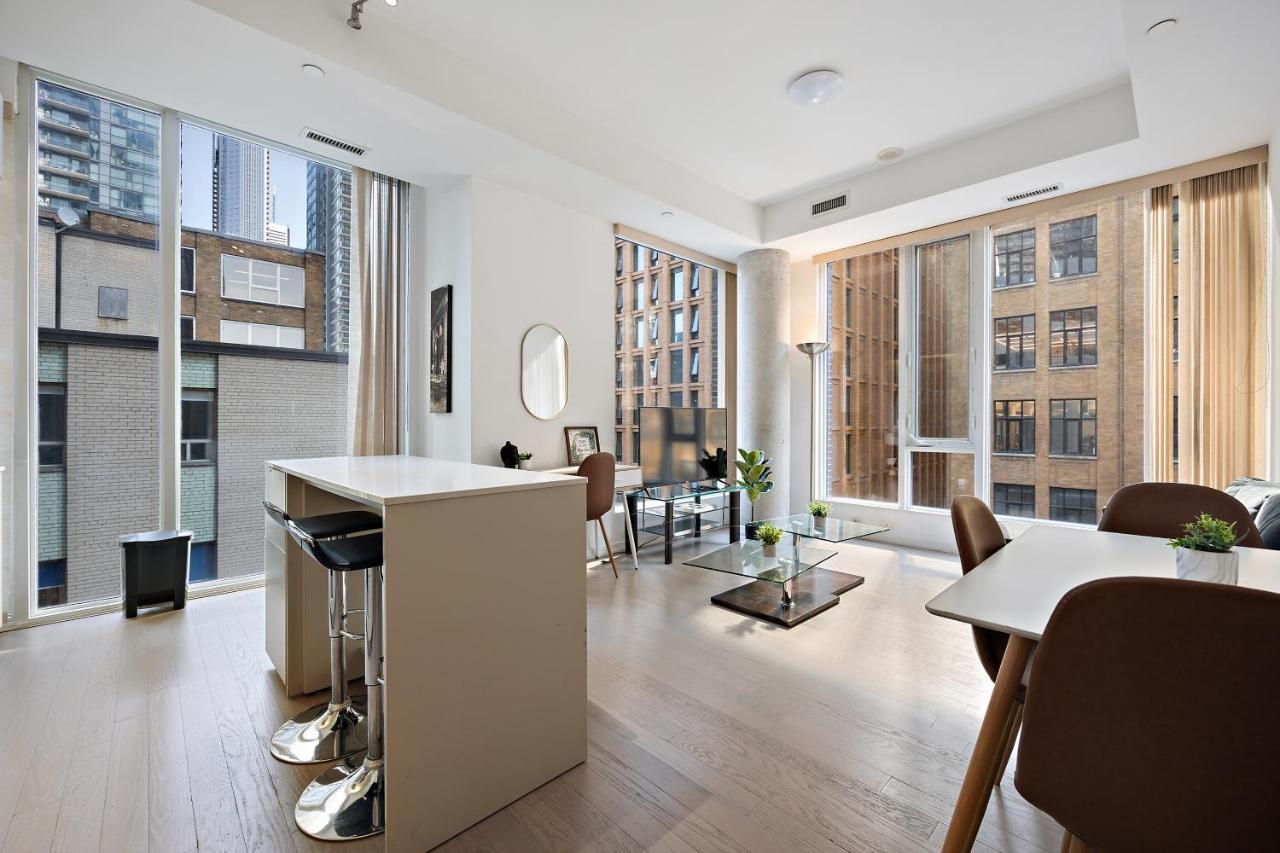 Modern Condo In The Heart Of Downtown Toronto Exteriör bild
