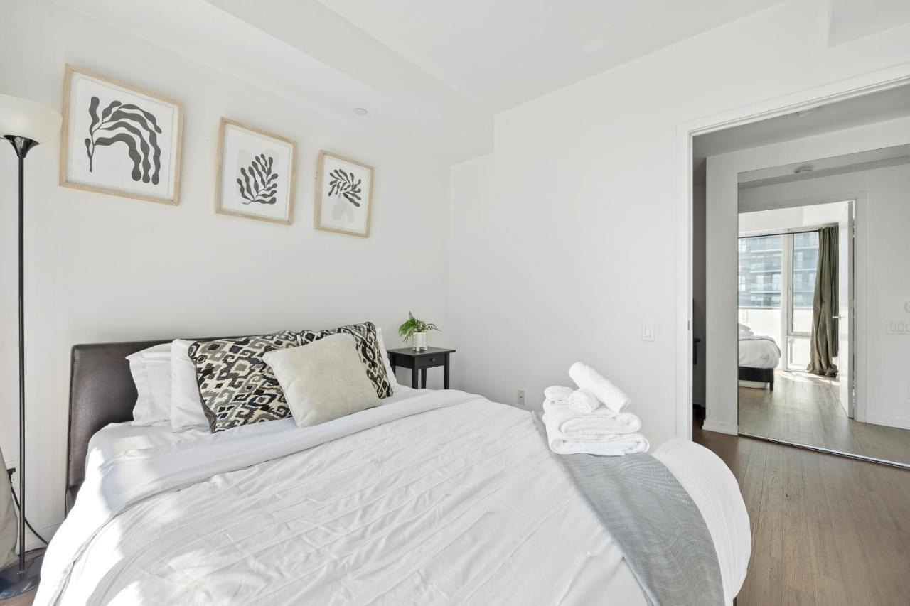 Modern Condo In The Heart Of Downtown Toronto Exteriör bild