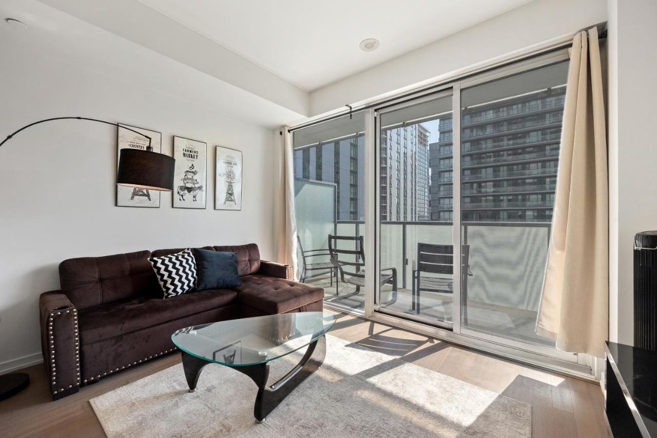 Modern Condo In The Heart Of Downtown Toronto Exteriör bild